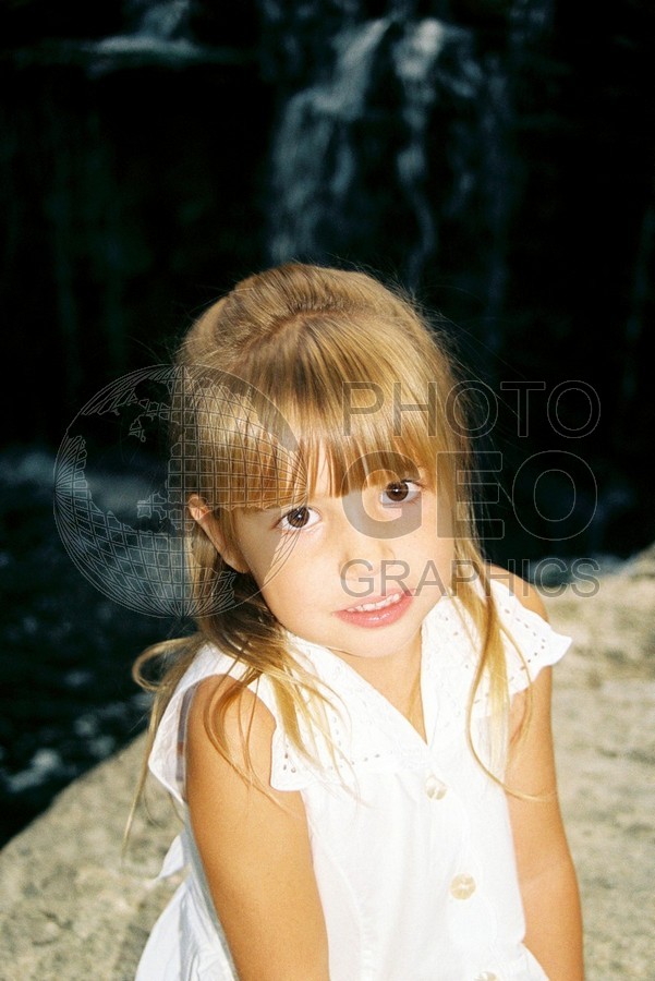 5267 Girl in White Dress