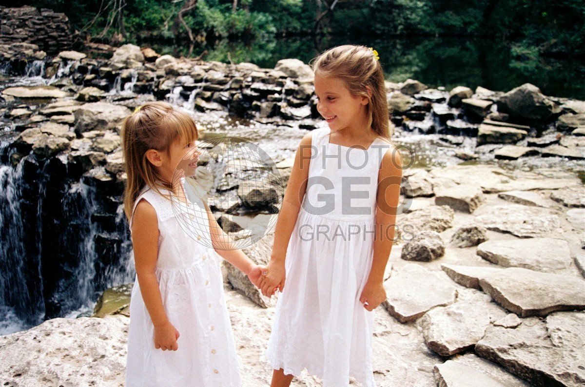 5275 Girls in White Dresses
