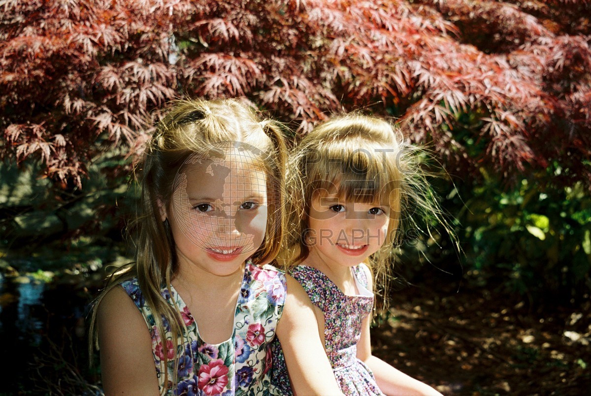 5278 Girls with Blue Flower Dresses