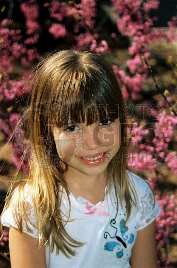 5282 Girl with Spring Flowers