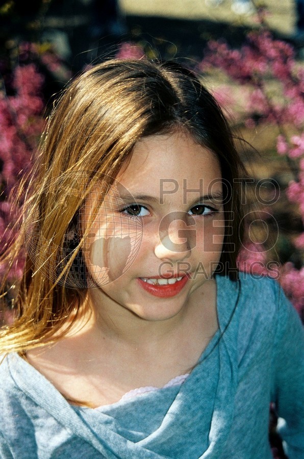 5283 Girl with Spring Flowers