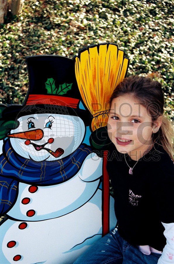 5318 Girl with Snowman
