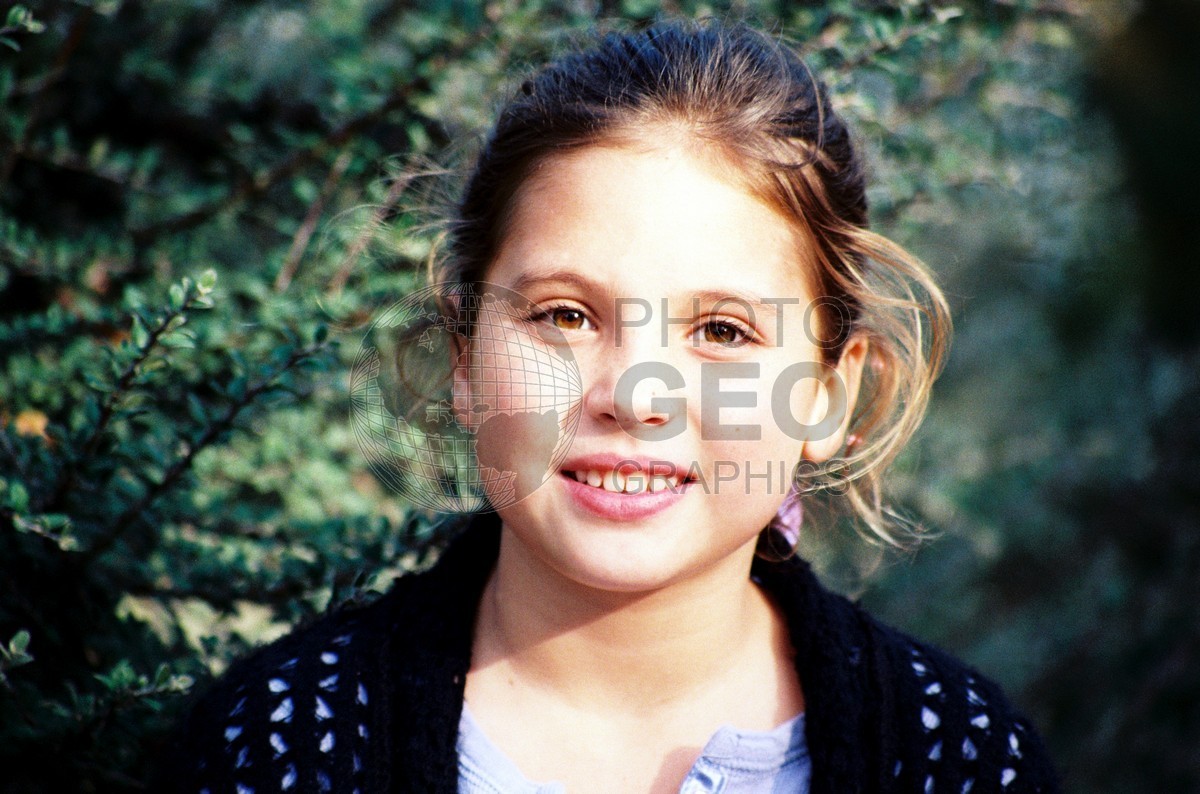 5319 Smiling Young Girl