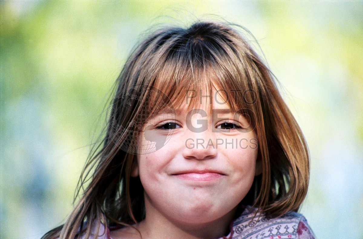 5321 Smiling Young Girl