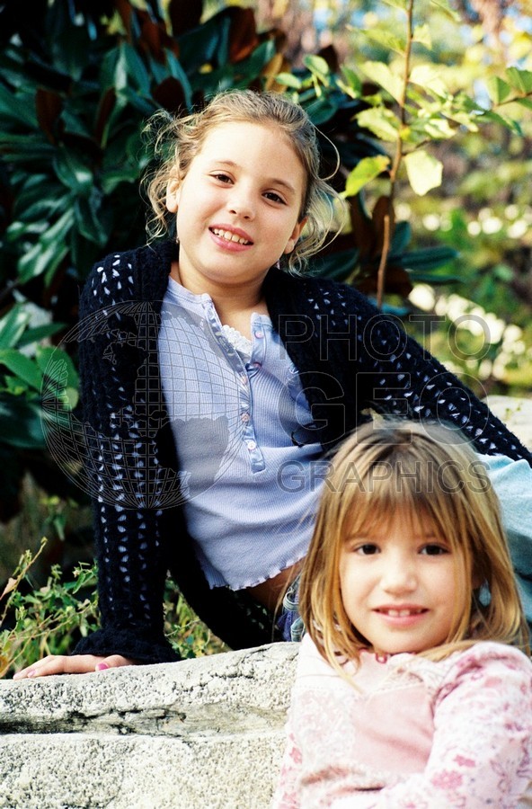 5325 Smiling Young Girls